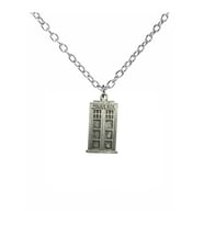 Doctor Who TARDIS (Polis Kulübesi) Figürlü Unisex Kolye – Zaman Yolculuğunun Simgesi (Gümüş)