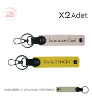 Yeni Evlilere Doğum Günü Sürprizi, İsimli & Soyisimli 2’li Anahtarlık Takımı, Pudra-Sarı-Sütlü Kahve