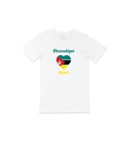 Maputo Mozambik Bayraklı Kalpli Tişört (Beyaz)