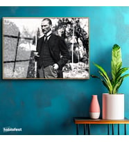 Altın Renk Metal Çerçeveli Tamperli Cam Tablo Atatürk Bahçede Bastonlu Duruş Atatürk Tablosu Duvar Dekoru