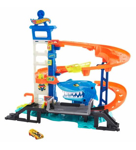 Hot Wheels City Köpek Balığından Kaçış HDP06