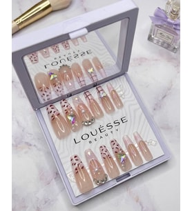 Louésse Cherry Spark Takma Tırnak Seti 12’li Nude Kırmızı Desenli Taşlı Trend Şık Model