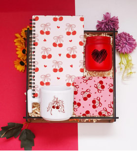 Sevgililer Günü Sevgili Hediye Seti & Tasarımlı Defter, Kokulu Mum, Fincan ve Altlığı