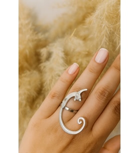 Minimal Kedi Metal Yüzük – Zarafetin, Sezgisel Gücün ve Sadelik Şıklığının Simgesi