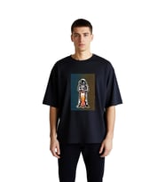 Erkek Oversize Tişört Astronot Kaykay Baskısı Bold Line Art Dinamik Uzay Teması Günlük Rahat Modern