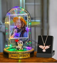 Size Özel Renkli Led Işıklı Fanus ve Zümrüdü Anka Kuşu Kolyesi - Premium Hediye Seti (Model 8)