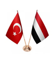 Masa Üstü Yemen Bayrağı Türk Bayrağı İkili Pirinç Direk Masa Bayrak Seti