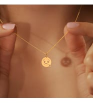 Minimal Üzgün Yüz Emoji Kolye 925K Gümüş (Gold)