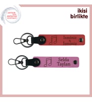 Müzik Kulübü Arkadaşına Unutulmaz Anı, Kişisel Deri Anahtarlık Takımı, İsimleri Yazdır, Nar-Pembe