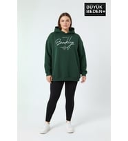 Kadın Büyük Beden Kapüşonlu El yazılı Brooklyn Baskılı Rahat Kalıp Sweatshirt SPR26BSWK958 (Yeşil)