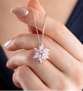 Saklı Takı 925 Ayar Gümüş Buzlu Rodyum Açık Pembe Lotus Çiçeği Kolye