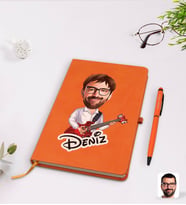 BK Gift Kişiye Özel Erkek Gitarist Karikatürlü Turuncu Termo Deri Defter Kalem Seti Model 2