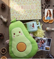 Kişiye Özel Karikatürlü Cute But Scorpio Akrep Burcu Hediye Kutusu - Kişiye Özel T Pastel Kupa, Peluş Yastık, Fotoğraf 1 Adet Doğum Günü Hediyesi