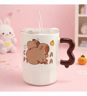Sevimli Kapibara Desenli Pipetli Kupa – Kawaii Tasarım Kapaklı Bardak