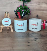 Kişiye Özel Sekreter Hediye Sepeti Kupa Bardak T Kulplu, Kalemlik ve Anahtarlık Sekretere Hediye (Model 1)