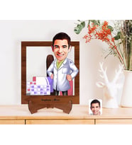 BK Gift Kişiye Özel Erkek Eczacı Karikatürlü Ahşap Standlı 3D Biblo-3 (Beyaz)