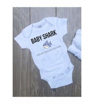 Baby Shark Baskılı Bebek Zıbını