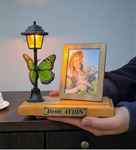 Size Özel Yazılı ve Fotoğraflı Masa Lambası Ahşap Kaideli ve Ahşap Fotoğraf Çerçeveli