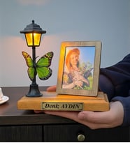 Size Özel Yazılı ve Fotoğraflı Masa Lambası Ahşap Kaideli ve Ahşap Fotoğraf Çerçeveli