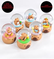 Capybara Midi Boy Peluşlu Işıklı Kar Küresi