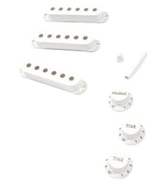 Fender 0992096000 Pure Vintage 50s Stratocaster Aksesuar Kiti (Eggshell) Yumurta Kabuğu Rengi Manyetik Kapakları ve Düğmeler 50'ler Tarzı