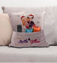 BK Gift Kişiye Özel Yılbaşı Karikatür Tasarımlı Organizer Kumanda ve Atıştırmalık Cepli Pembe Kırlent Yastık- 1, Yılbaşı Hediyesi, Yeni Yıl Hediyeleri