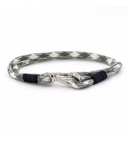 YEŞİL BEYAZ PARACORD METAL KANCA İKİ SIRA ERKEK BİLEKLİK M011G