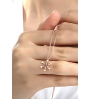 Kadın Orjinal 925 Ayar Gümüş Zirkon Taşlı Kartanesi Model Kolye (Rose)