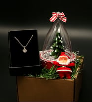Yılbaşı Ağacı Figürlü Simli Küre& Zirkon Kaplama Taşlı Kolye& Mini Noel Baba Hediye Seti