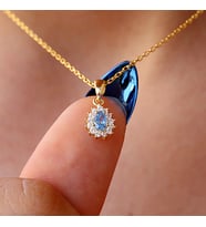 Akua Beyaz Taşlı Minimal Anturaj Damla Gümüş Kolye