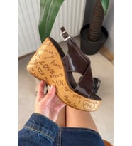 Kadın Forge Kahve Ruga 10 cm Dolgulu Yazılı Mantar Taban Ayakkabı & Sandalet