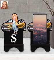 BK Gift Kişiye Özel Plakalı Kadın Opel Mokka Karikatürlü Ahşap Biblo Telefon Standı-1