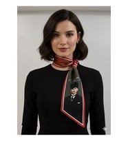 Atatürk Fotoğraflı ve İmzalı Türk Bayraklı Kravat / Eşarp / Fular (Kırmızı)
