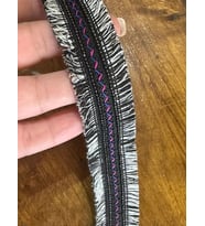 LİLA MOR DESENLİ RENKLİ ÇİFT PÜSKÜLLÜ ŞERİT DİKİŞ GİYİM AKSESUARI EN 3 CM (1 METRE )
