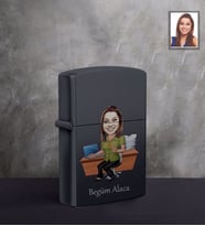 Kişiye Özel Öğretmen Karikatürlü UV Baskılı Siyah Benzinli Çakmak Bayan-17
