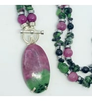 1739 Ruby Zoisite el yapımı kolye