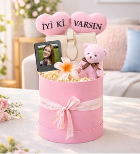 Kişiye Özel İyi ki Varsın Tasarımlı,Fotoğraflı,Cüzdan,Toka Ve Ayıcık Anahtarlık,Kutu Seti (Pembe)