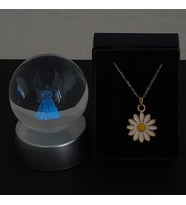 Papatya Kolye Altın Kaplama Özel Kutuda & Melek Model Cam Küre Işıklı Standlı Set