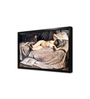 Woman Lying On A Couch Çerçeveli Cam Tablo