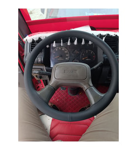 DİKİŞLİ DİREKSİYON KILIFI DAMARLI SİYAH DERİ SİYAH DİKİŞLİ ISUZU NPR İÇİN HIZLI KARGO