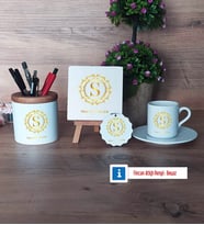 Gold Baş Harf Hediye Seti Dekoratif Taş, Kalemlik, Ahşap Altlıklı Türk Kahvesi Fincanı, Ahşap Anahtarlık Hediye (Model 2)