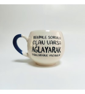 Benimle Sorunu Olan Varsa Ağlayarak Günlüğüne Yazabilir Baskılı Mavi Kulplu Balon Kupa (Beyaz)