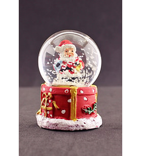 Dekoratif Kabartmalı Noel Baba Yılbaşı Hediye Temalı Noel Baba Mini Boy Işıklı Kar Küresi 6,5 cm