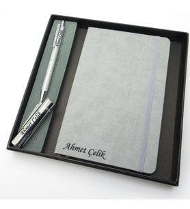 Signator® Codex  N255 Kişiye Özel Defterli Set - İsme Özel Gri Kalem + İsme Özel Gri Defter + İsme Özel Gümüş Çakmak  İsme Özel Kutusunda Hediyelik Set (Karışık)