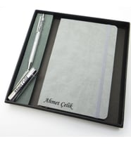 Signator® Codex  N255 Kişiye Özel Defterli Set - İsme Özel Gri Kalem + İsme Özel Gri Defter + İsme Özel Gümüş Çakmak  İsme Özel Kutusunda Hediyelik Set (Karışık)
