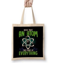 Never Trust An Atom They Make Up Everything Pun Bez Çanta Uzun Saplı