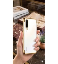 Huawei P30 Kılıf Dört Köşeli Lazer Silikon Kılıf (Gold)