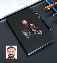 Kişiye Özel Yunus Polis Tasarımlı Karikatürlü Siyah Defter Kalem Seti 120