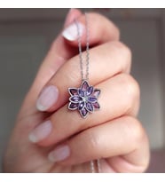 Vaoov 925 Ayar Gümüş Mor Taşlı Rodyumlu Lotus Çiçeği Kolye
