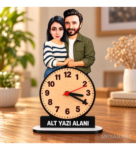 Kişiye Özel Fotoğraflı 2 Kişilik Çift Karikatürlü 18 cm MDF Dikey Masa Saati - Sevgiliye ve Eşe Hediye Sevgililer Günü ve Yıl Dönümü Hediyesi